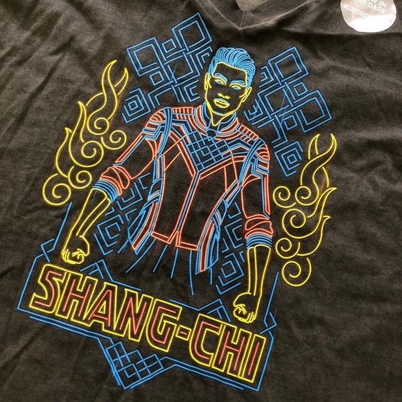 Disney Marvel Shang Chi Glow In Dark Legend of the Ten Rings T-shirt - NEW - Picture 2 of 2
